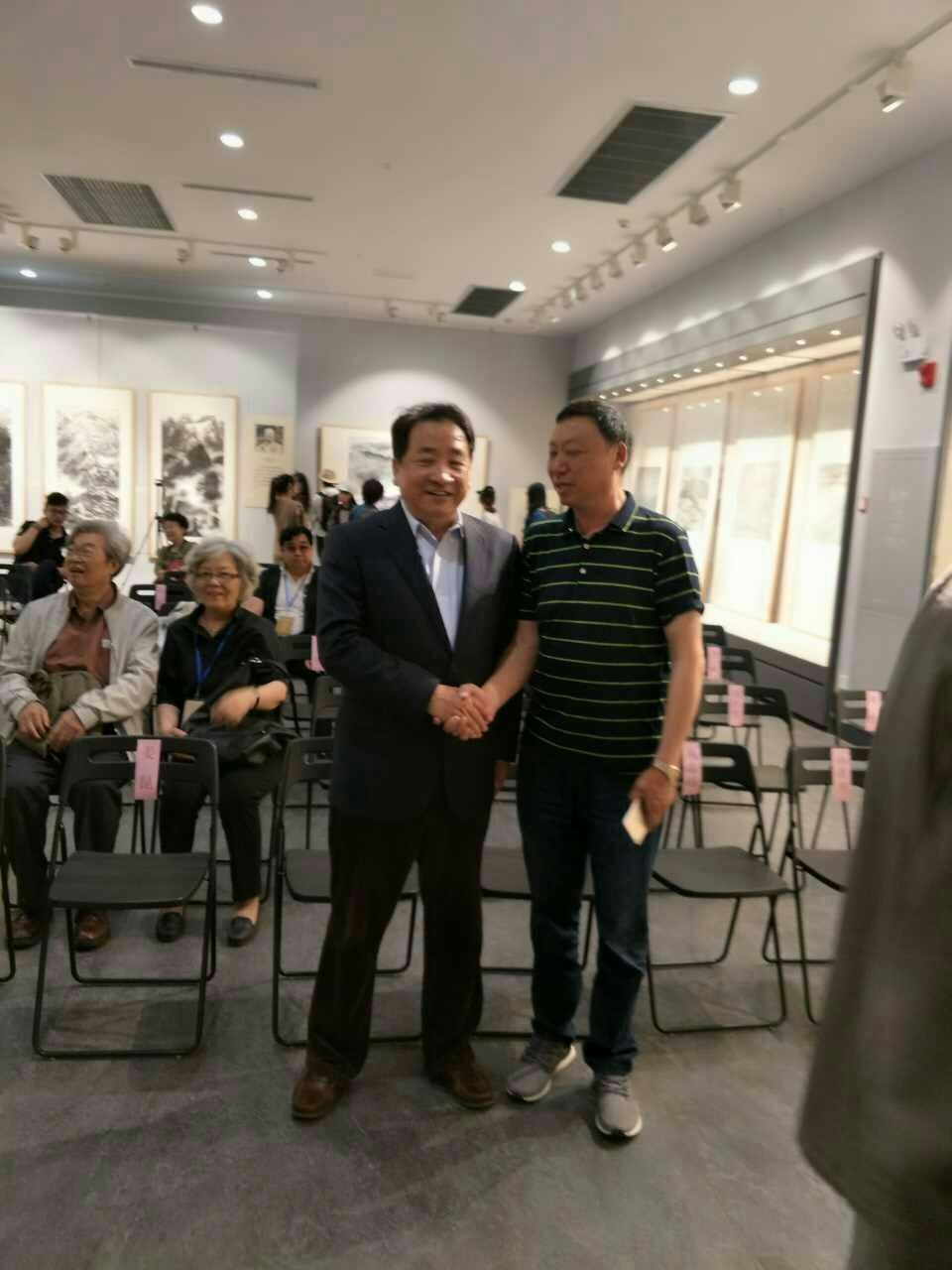 协会领导侯瞬晨和姜昆参加刘海粟美术馆开馆仪式