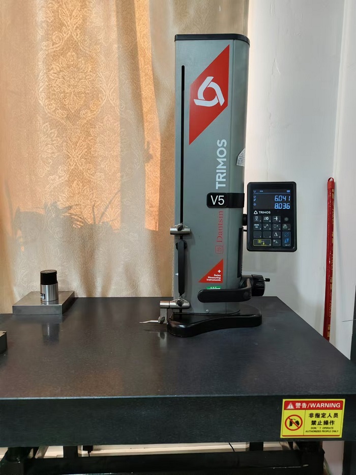 高度测量仪height measuring instrument