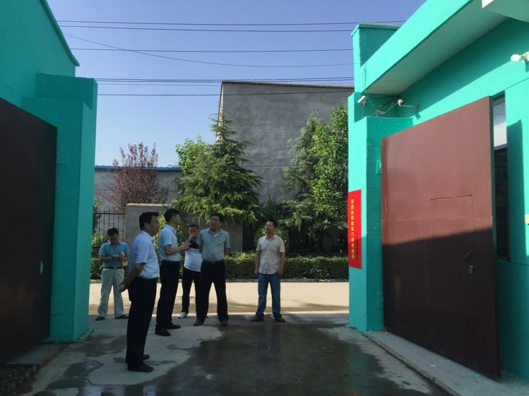 陪同领导参观生产基地