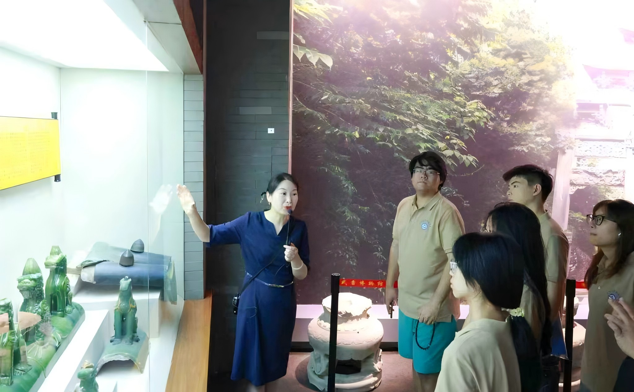 走进武当山博物馆的莘莘学子