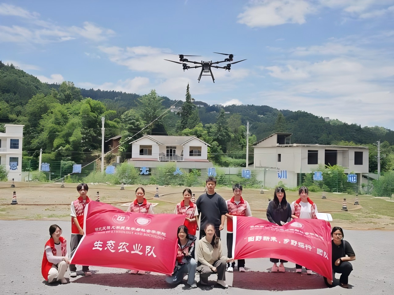 青春赋能乡村振兴!湖北民族大学“田野新禾、乡野探行”三下乡实践团队深入莲花池开展活动