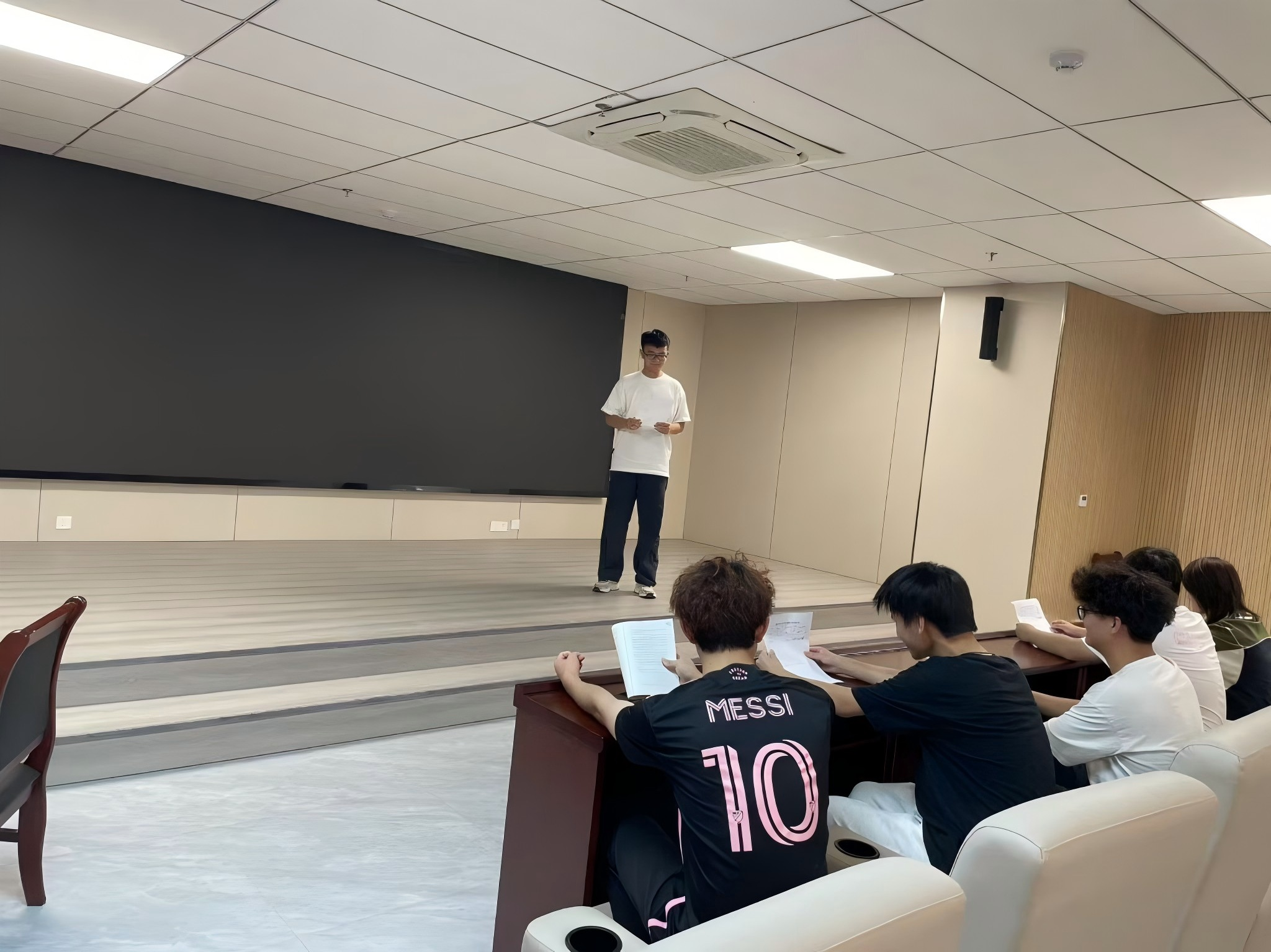 服务政务展青春风采 走访基层悟乡土民情