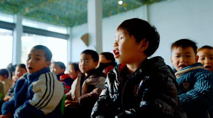 非遗苗歌传薪火 红歌铸魂启童心——铜仁学院籽籽同心队走进松桃盘信启蒙幼儿园