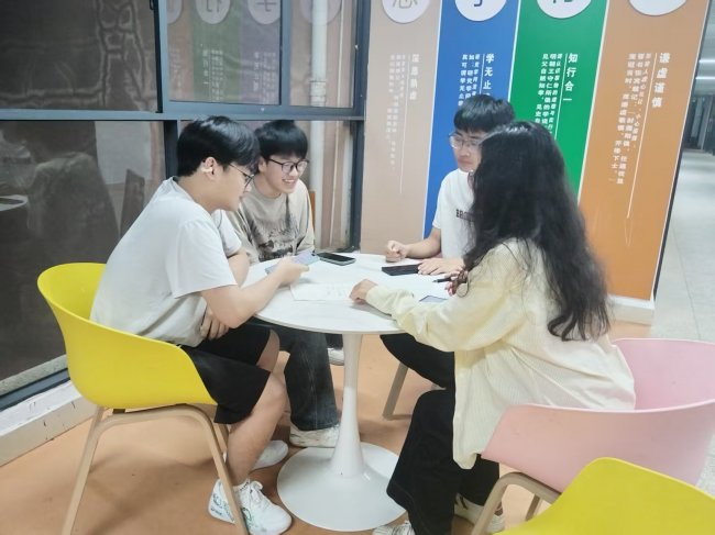 交流研讨共促学习 聚力推进课题研究——桂林理工大学数学与统计学院课题组开展烟幕干扰弹主题小组交流